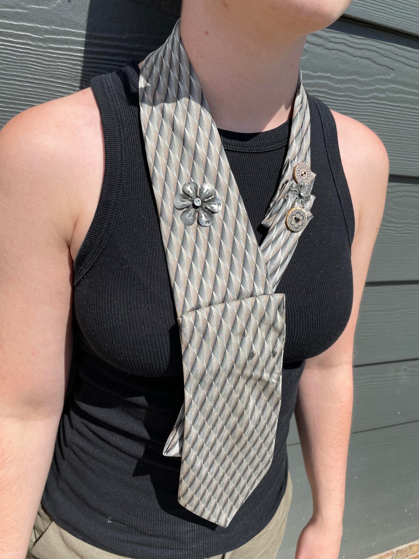 Topsy-Turvy Tie 3