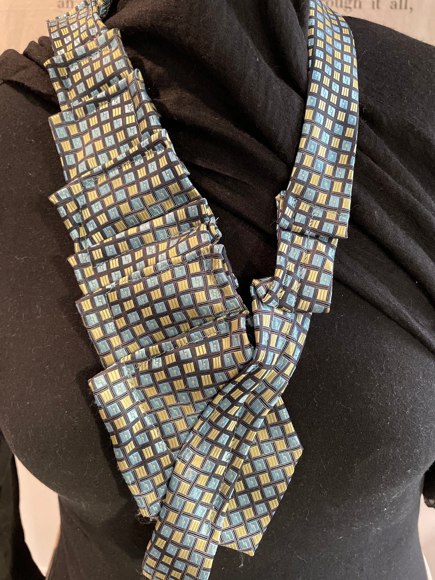 Topsy-Turvy Tie 1